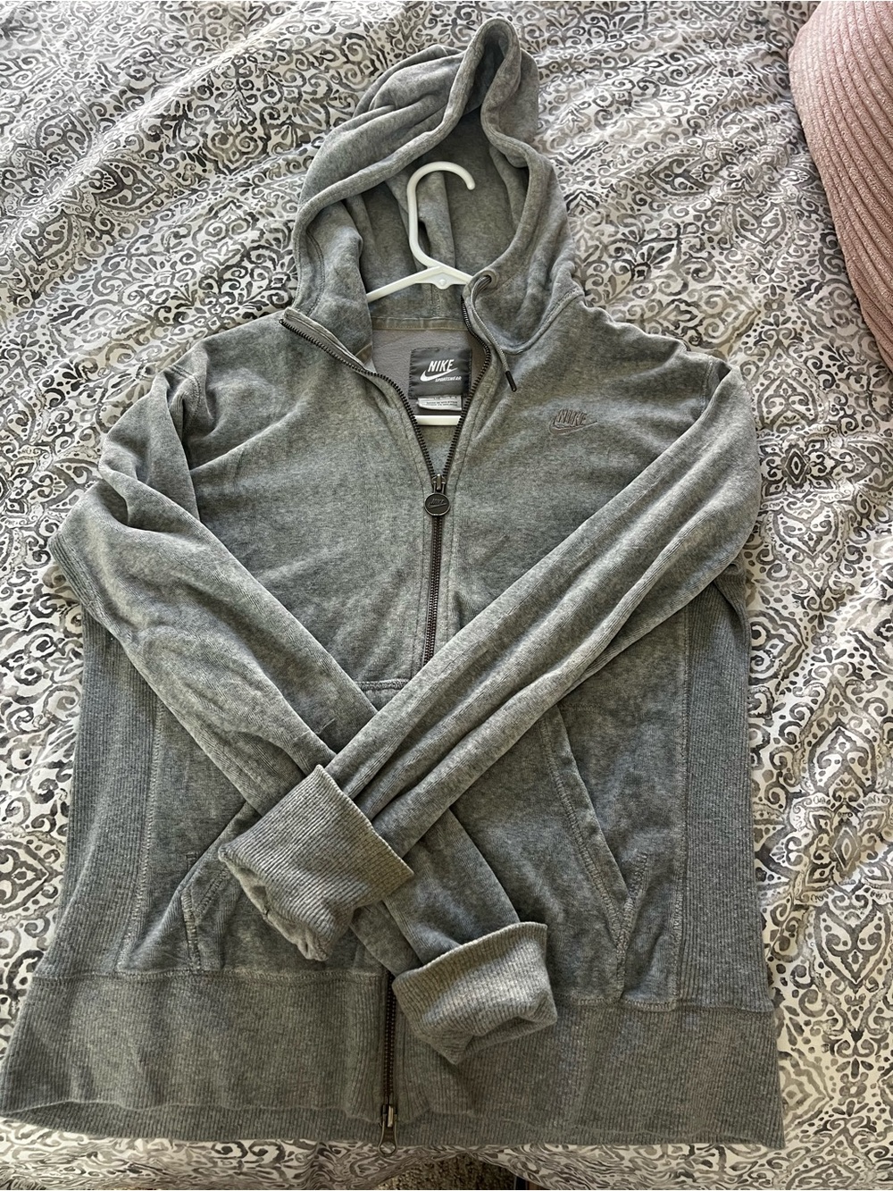 Nike Men’s Heather Gray Full-Zip Hooded Sweater